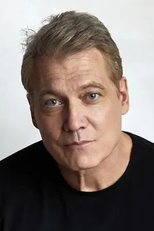pessoa Holt McCallany