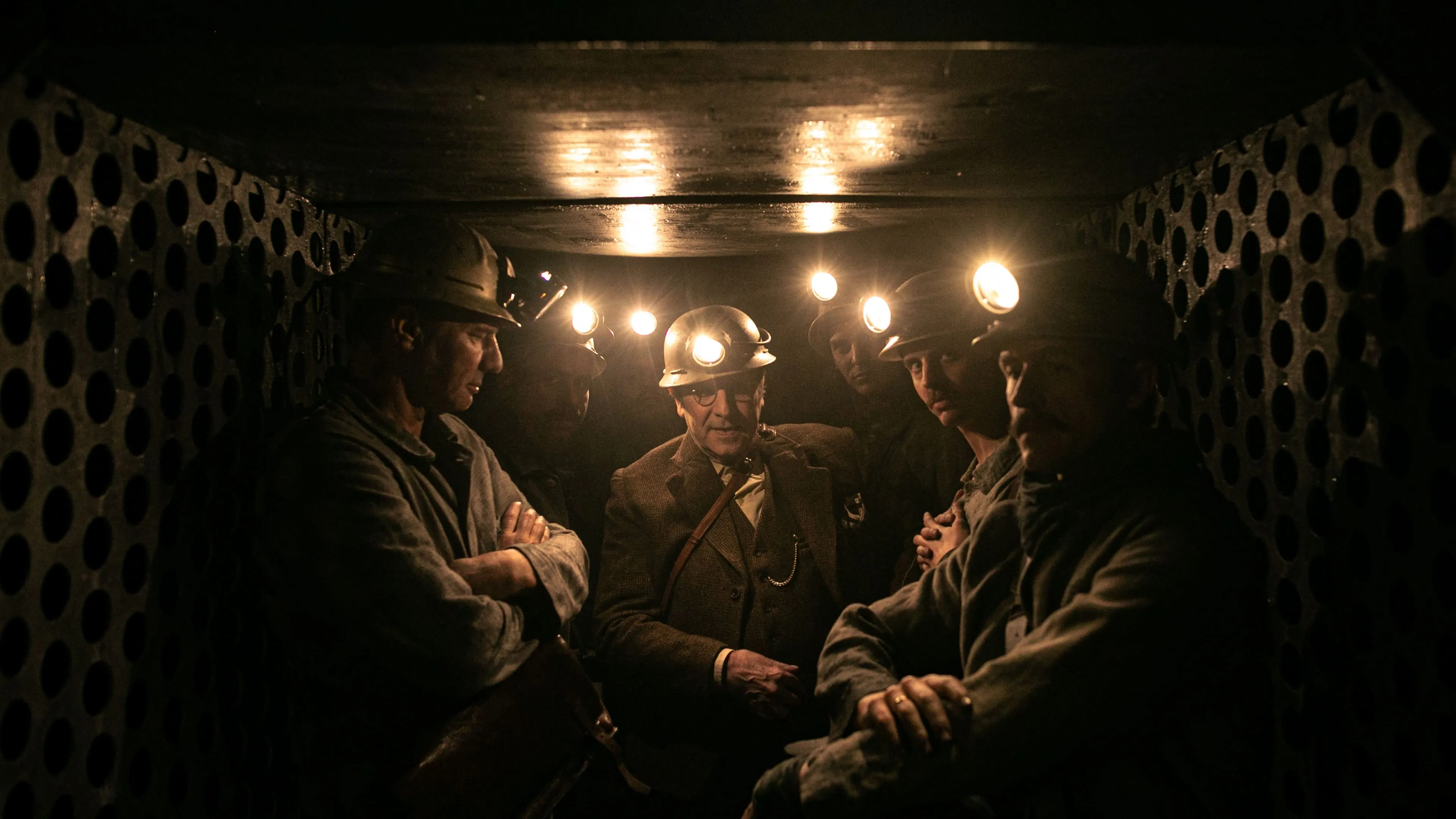 Filme The Deep Dark Imagem Do Filme The Deep Dark