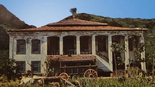 Background O Casarão