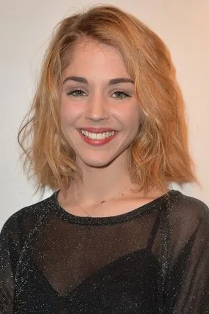 pessoa Alice Isaaz