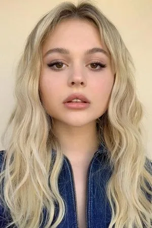 pessoa Emily Alyn Lind