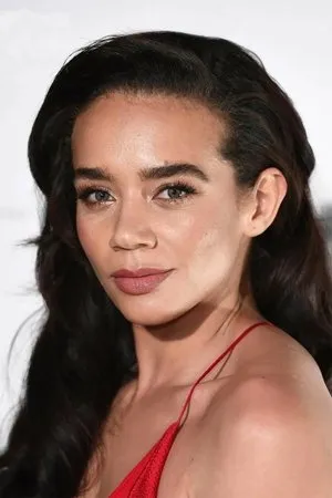 pessoa Hannah John-Kamen