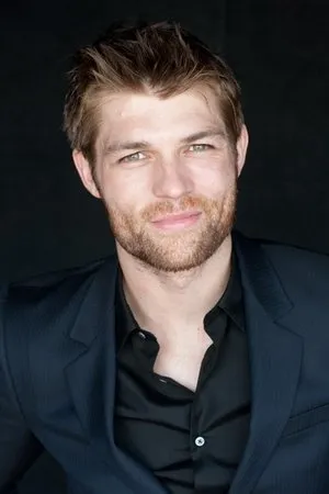 pessoa Liam McIntyre