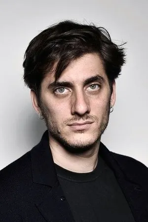 pessoa Luca Marinelli